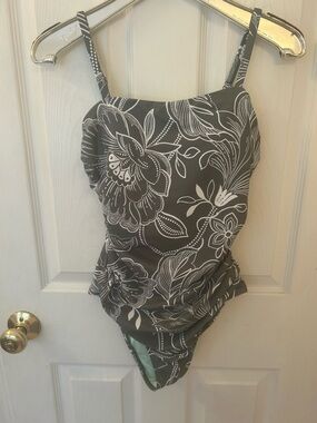 Cupshe Charcoal and White Floral One-Piece Swimsuit